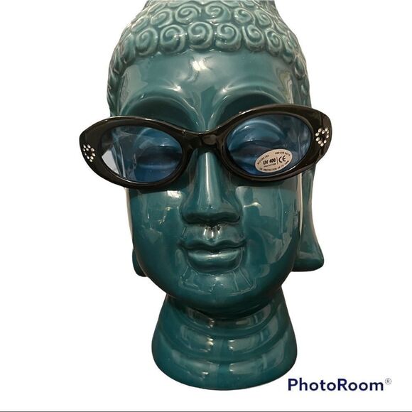 NWOT black oval sunnies with little rhinestone hearts UV 400 - Picture 1 of 9